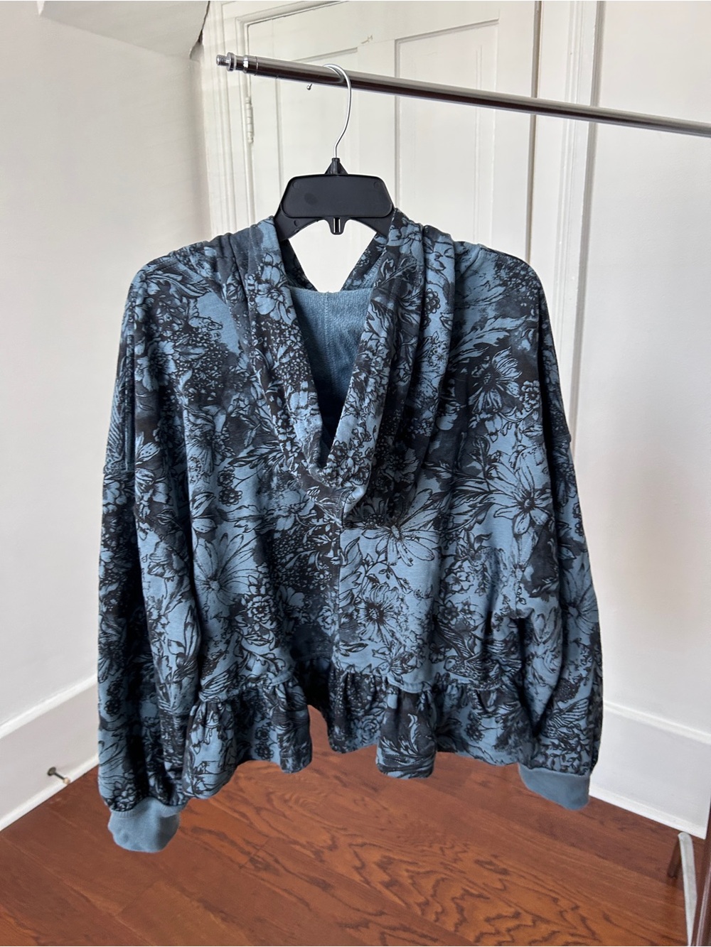 Anthropologie Pilcro Drop Shoulder Flounce Hoodie Floral Blue Size M - Picture 4 of 4